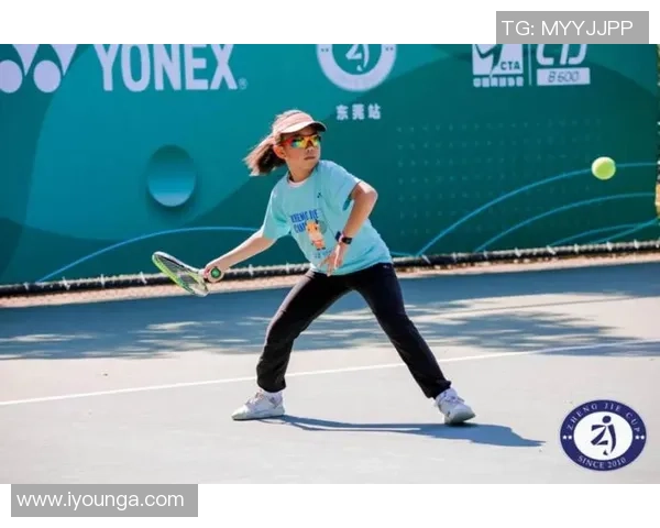 杨娜专访：从青涩少女到网球明星的奋斗与成长之路